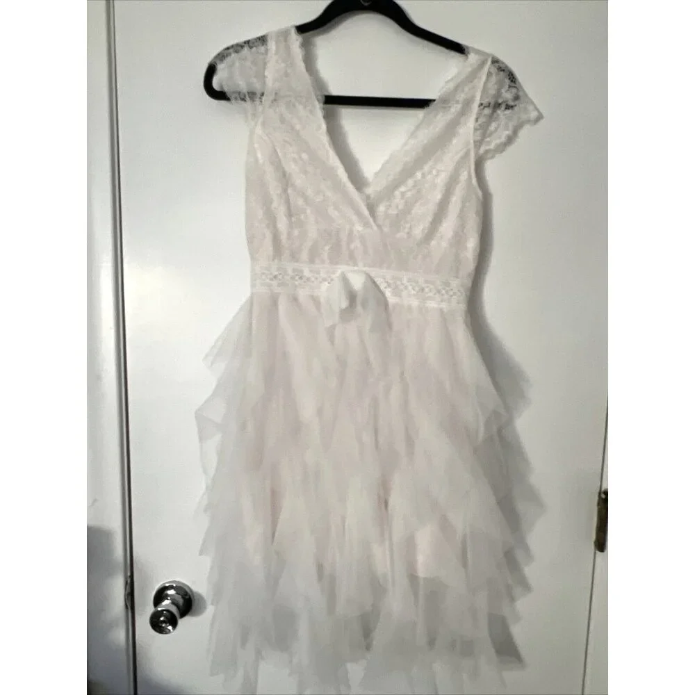 Women's M Deep V Neck Cocktail Dress Floral Lace  Asymmetrical Trim Tiered Dress